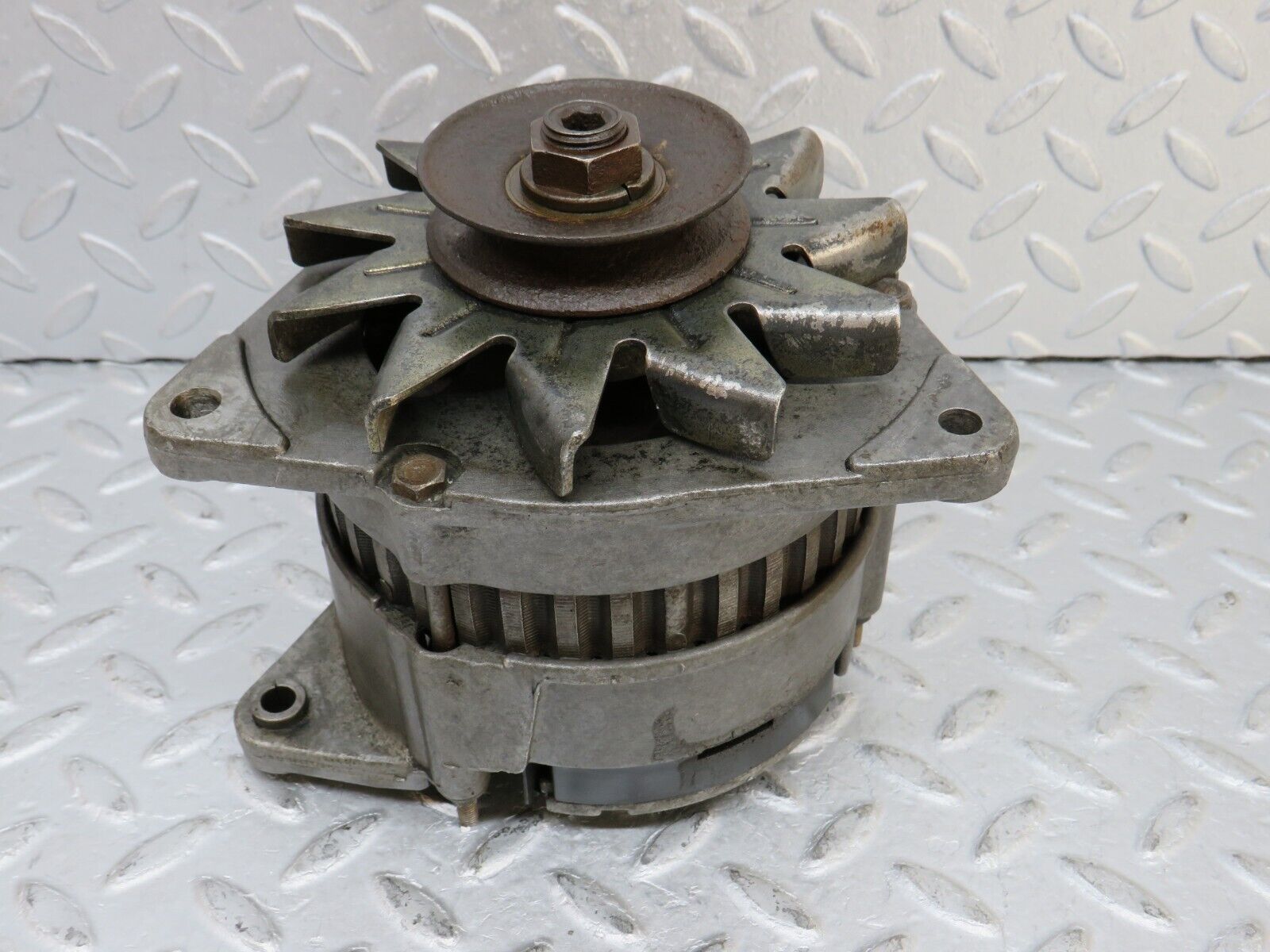 35925 Mercedes-Benz 240D OM616.912 Alternator Generator