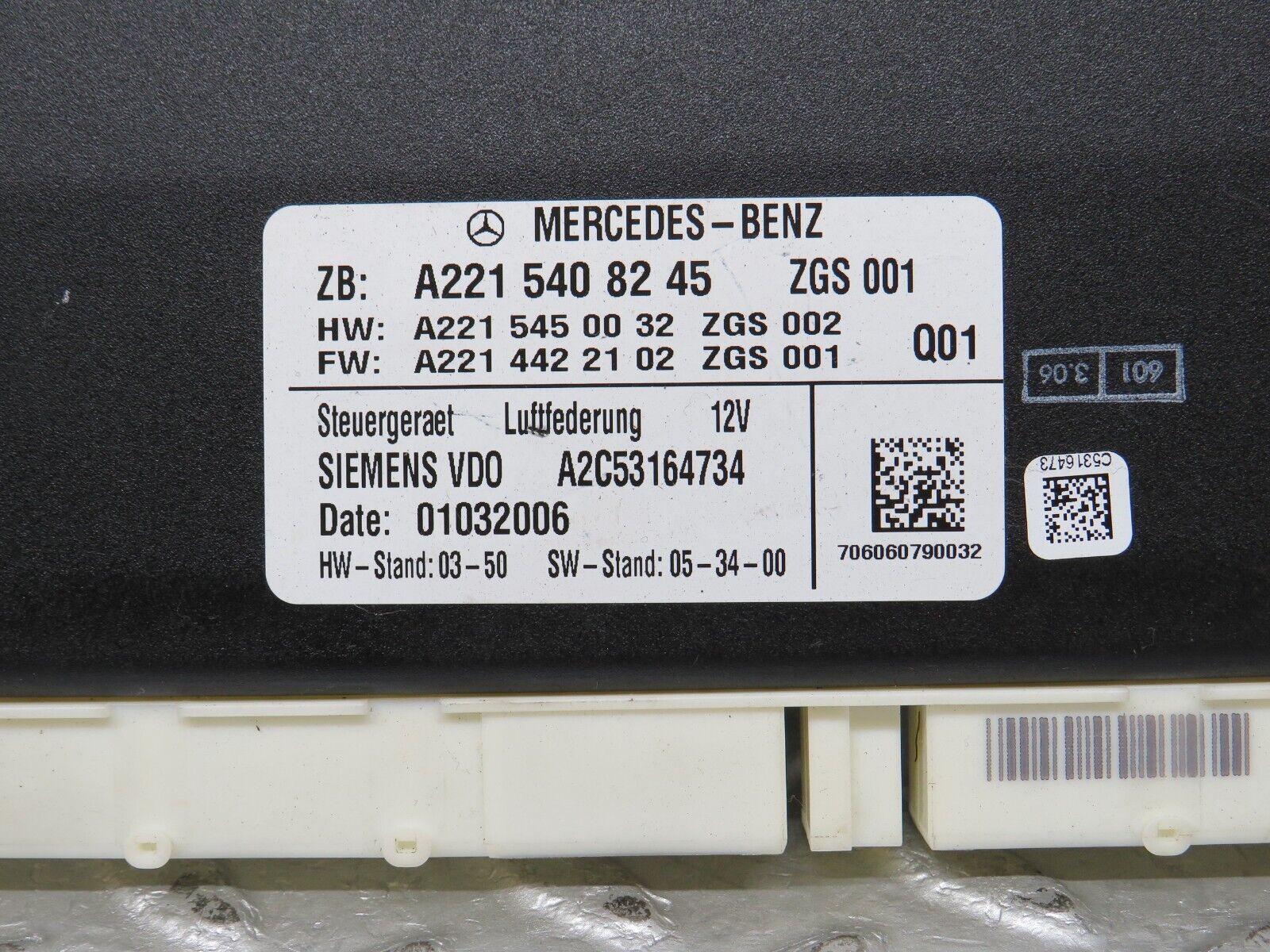 35148 Mercedes-Benz W221 Air Suspension Control Unit 2215408245