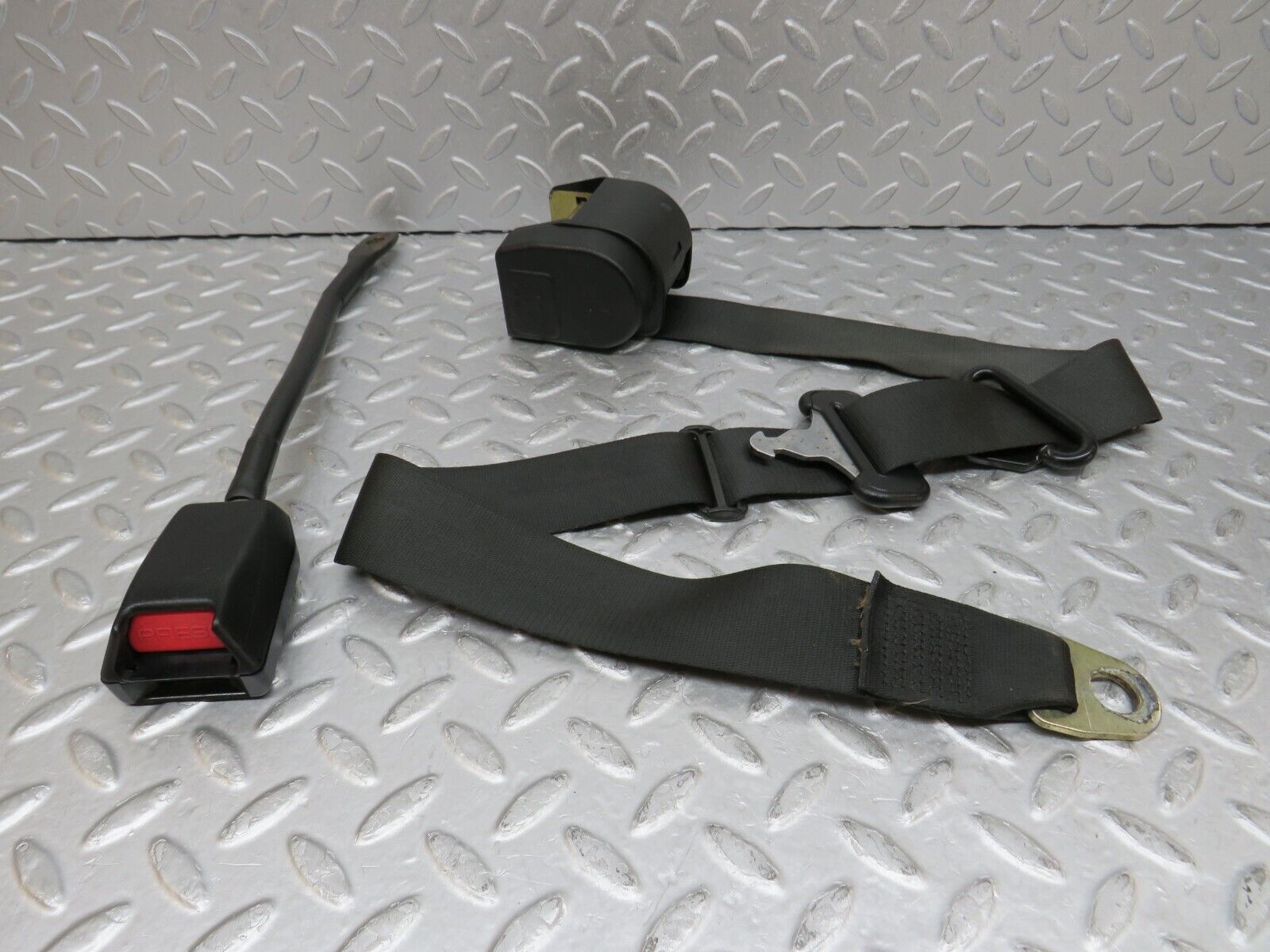 35876 Mercedes-Benz W108 Front Left Seat Belt & Buckle 046128589 042938689