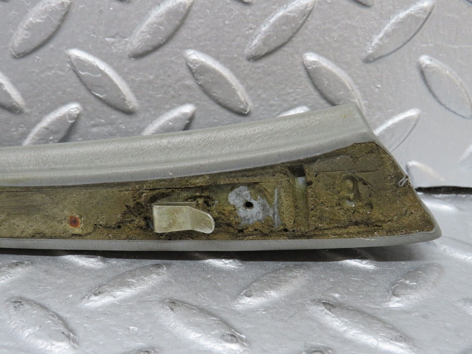 35972 Mercedes-Benz W126 420SE Front Left Door Panel Cover Grey