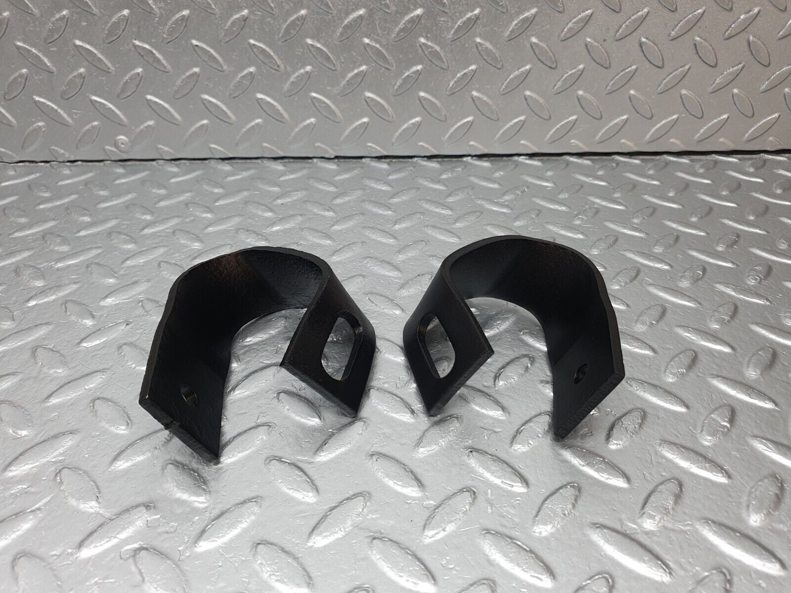 40837 Mercedes-Benz W123 300D Front Bumper Bracket