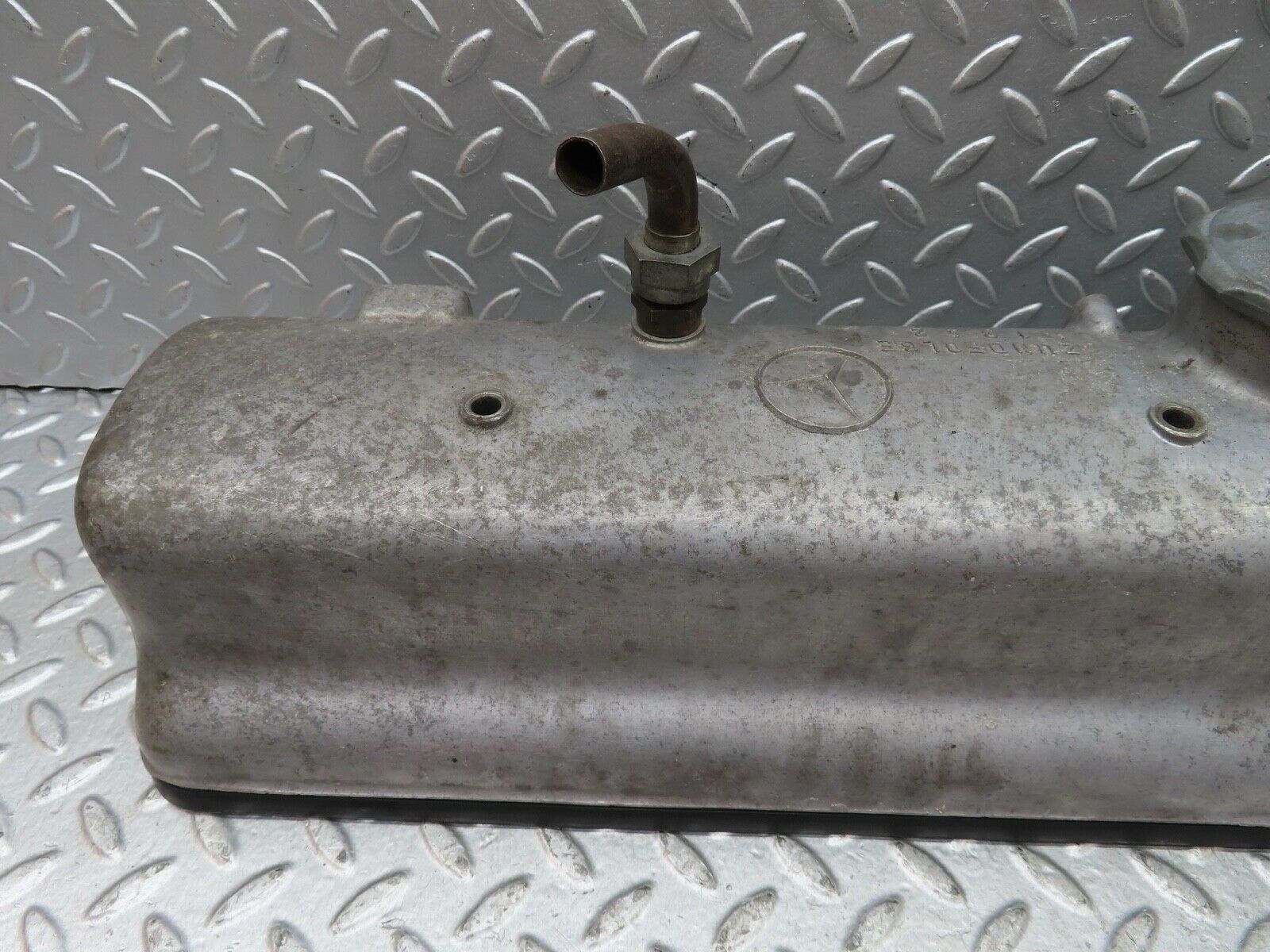 19285 Mercedes-Benz W120 W121 Cylinder Head Valve Cover 1210161405