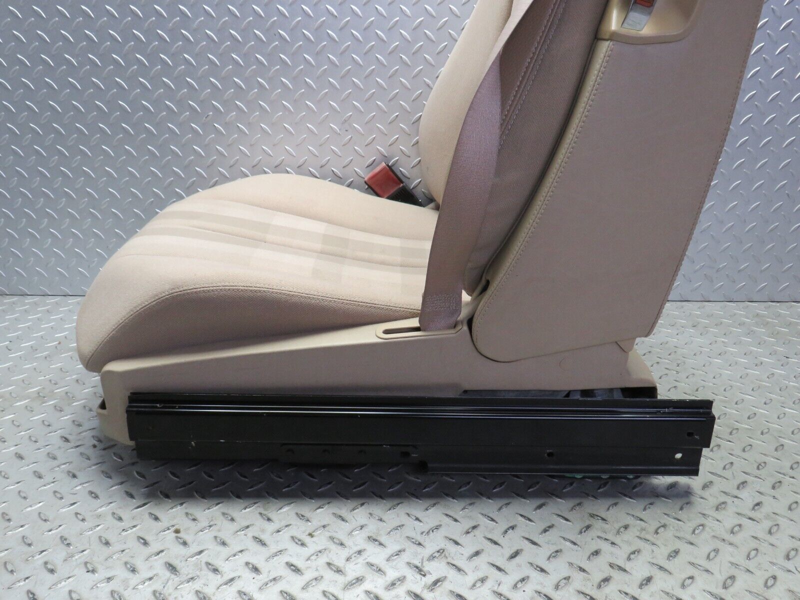 38320 Mercedes-Benz R129 280SL Coupe Electric Front Left Seat Beige