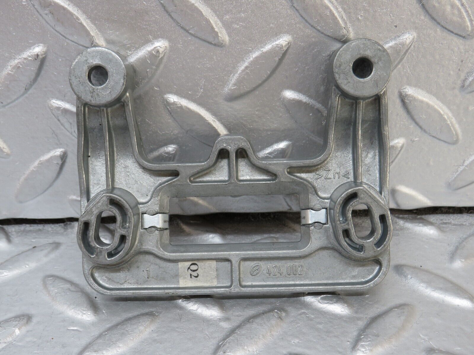 35176 Mercedes-Benz W221 Rear View Mirror Bracket 2218100011