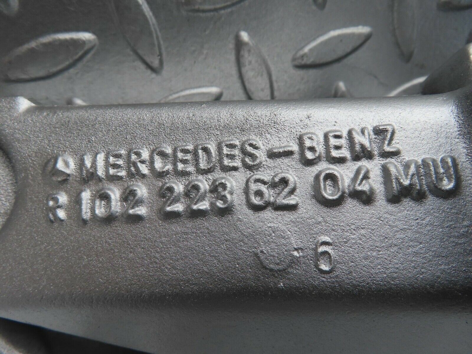 14762 Mercedes-Benz W201 190E Engine Mount Bracket Right Side 1022236204