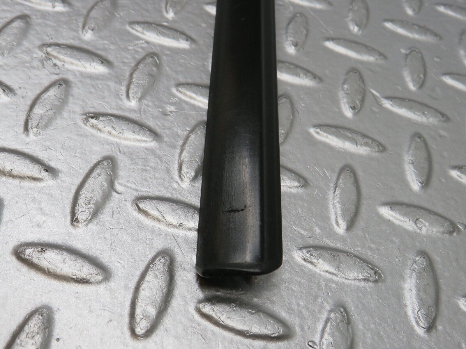 33843 Mercedes-Benz W201 190E 2.0L Front Right Door Centre Moulding Trim