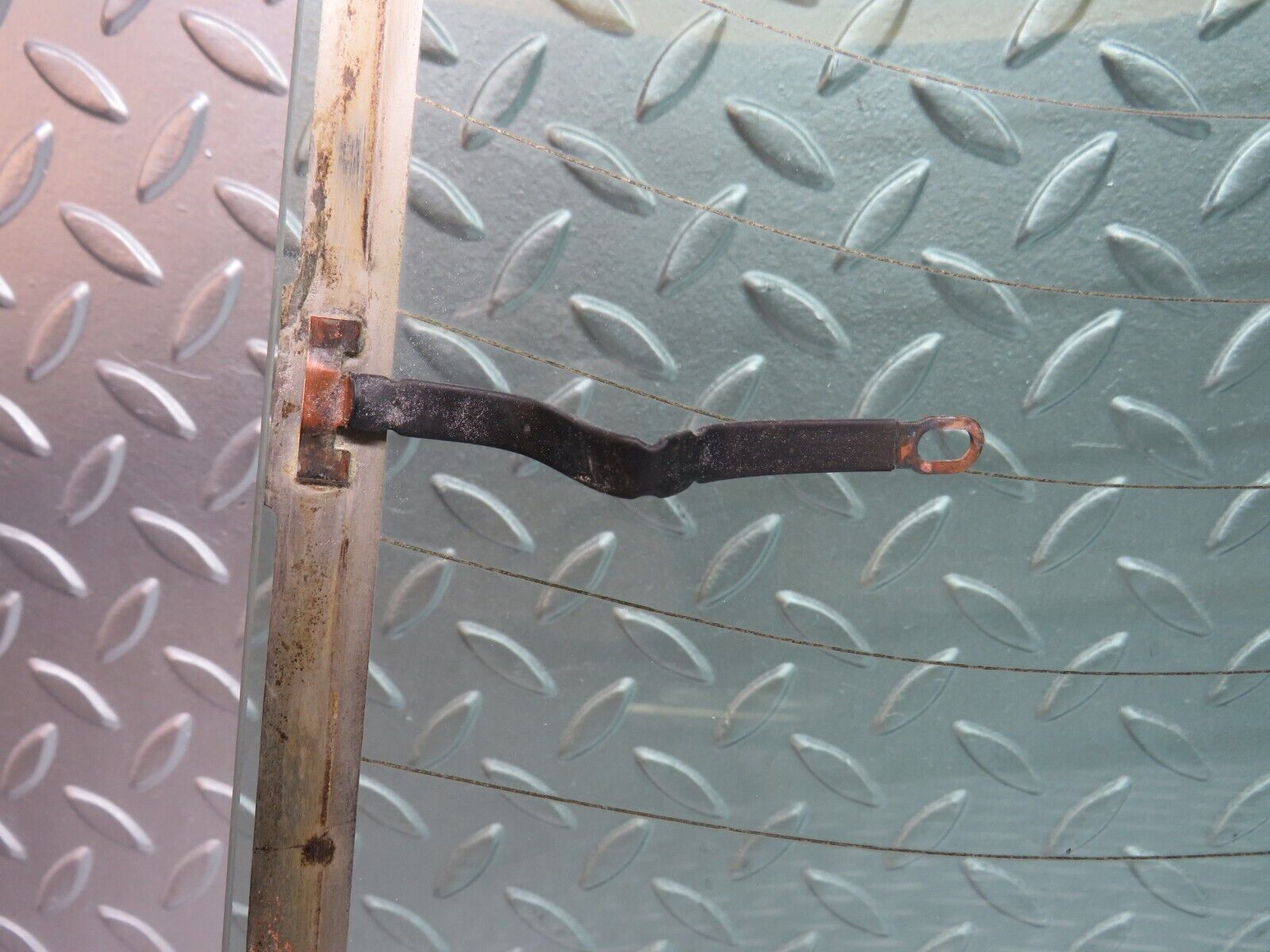 39073 Mercedes-Benz W201 190E 2.6L Rear Heated Windscreen Glass