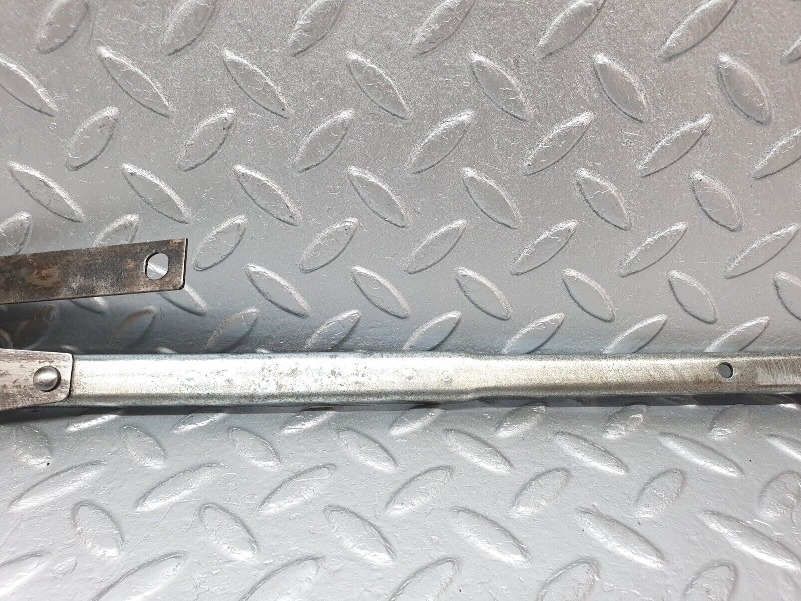 40792 Mercedes-Benz W123 300D Front Right Seat Sliding Adjust Handle