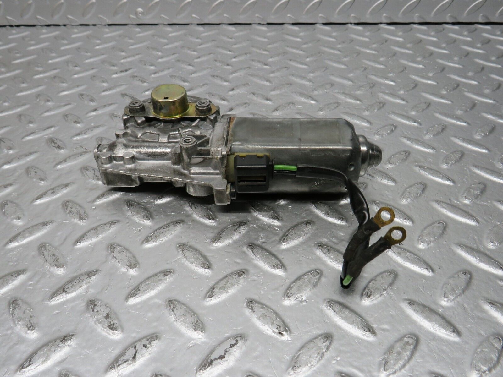 31197 Mercedes-Benz S124 220TE Window Regulator Motor Left Bosch 0130821284