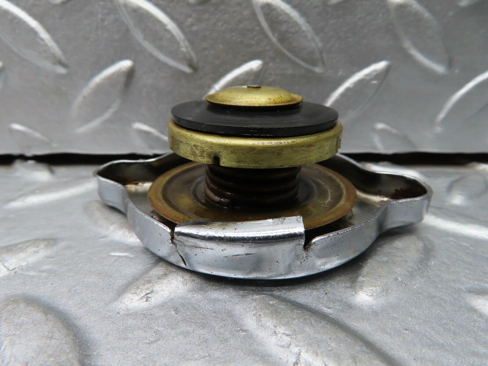 20347 Mercedes-Benz W114 280CE Coupe Radiator Cap RS-512A