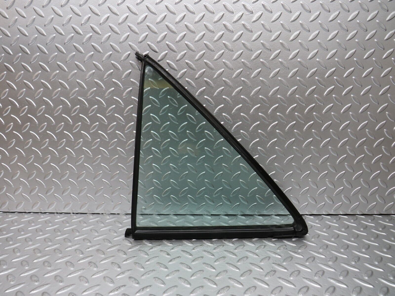 25131 Mercedes-Benz W201 190D Rear Left Quarter Window Glass 2017350524