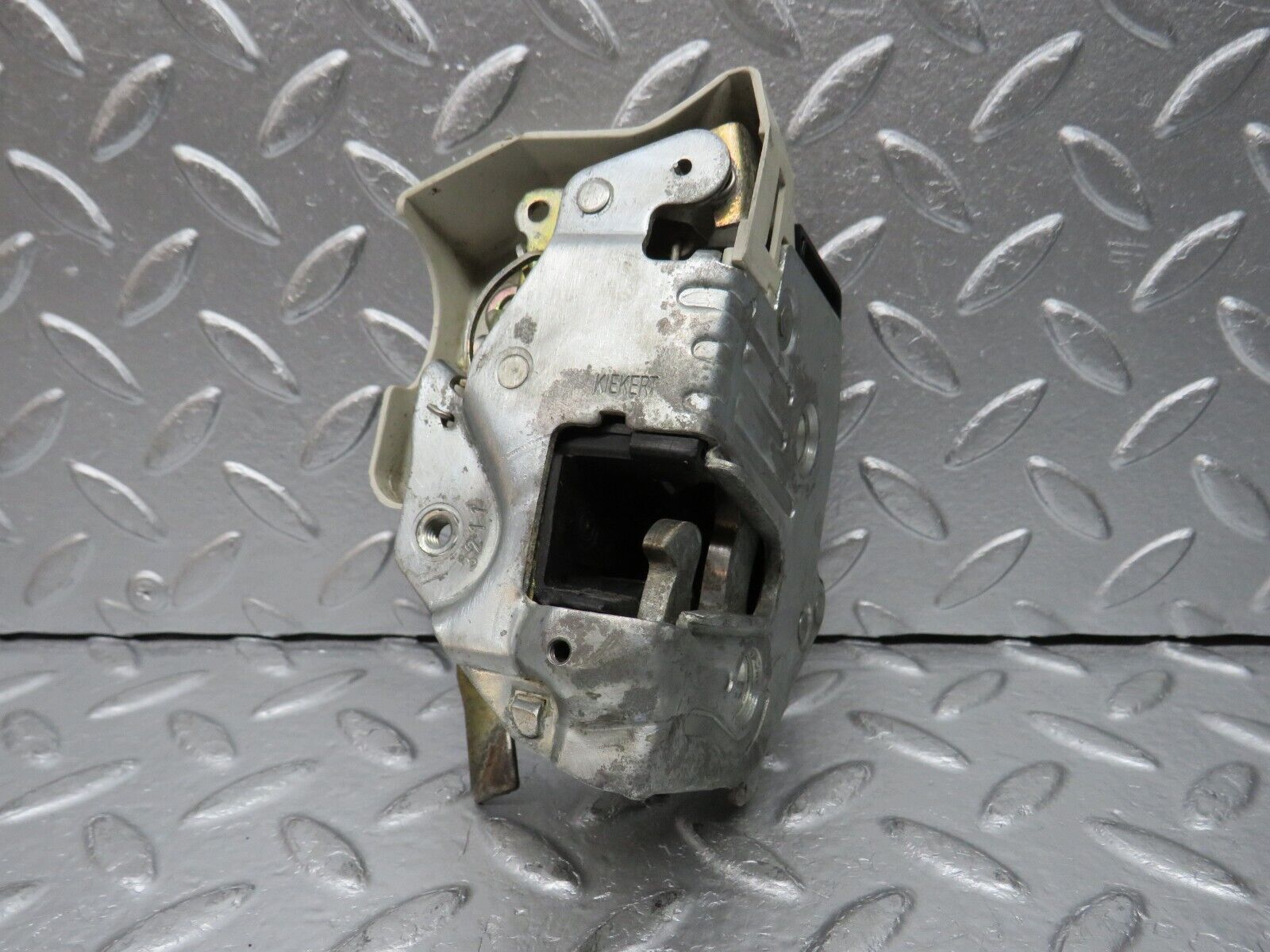 31393 Mercedes-Benz S124 220TE Wagon Rear Right Door Lock Mechanism