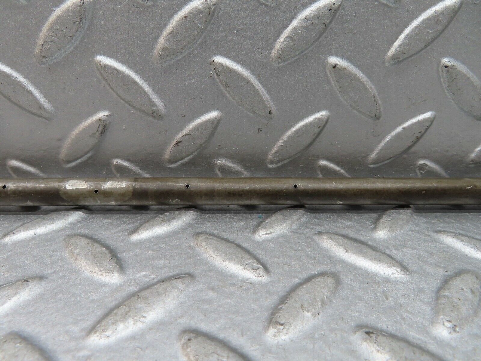 19248 Mercedes-Benz W123 300D Camshaft Oil Tube