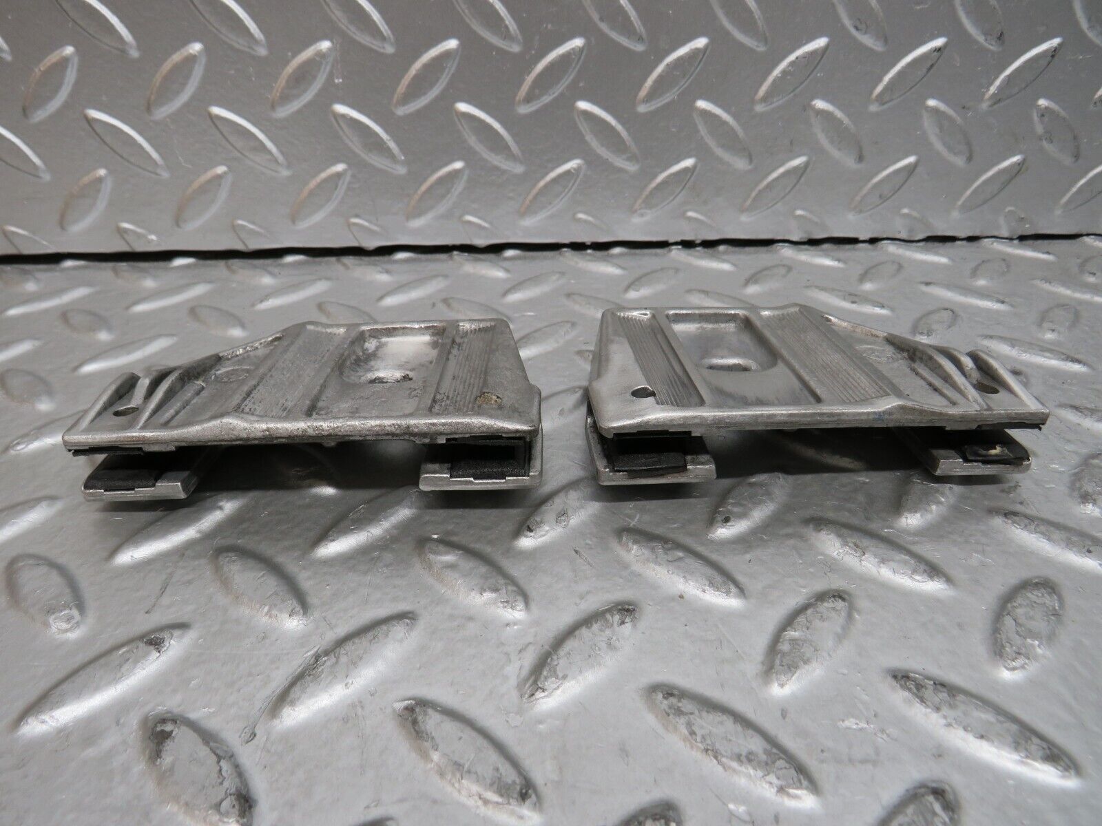 29125 Mercedes-Benz C124 320CE Window Guide Pad Pair 1247250232 1247250132