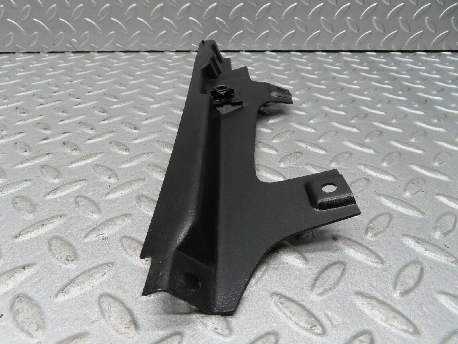16657 Mercedes-Benz C107 380SLC Rear Right Inner Window Seal Holder Bracket