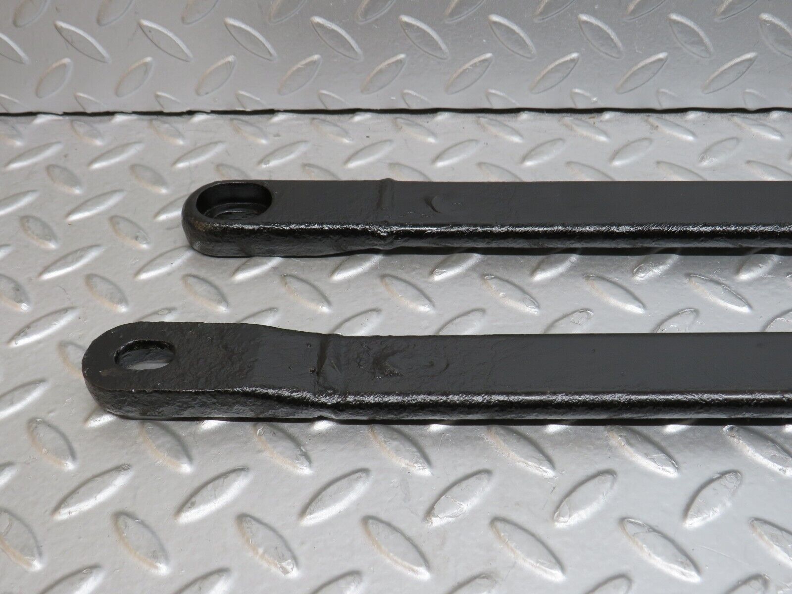 38191 Mercedes-Benz A124 320E Cabriolet Rear Suspension Anti Roll Bar Axle Support 2x