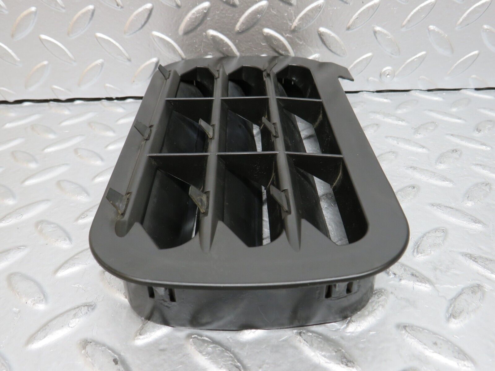 29369 Mercedes-Benz W124 230E Rear Air Intake Vent Right 1248370242