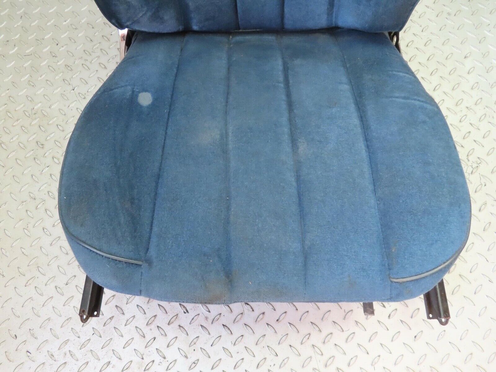 14006 Mercedes-Benz C107 280SLC Front Right Seat Blue