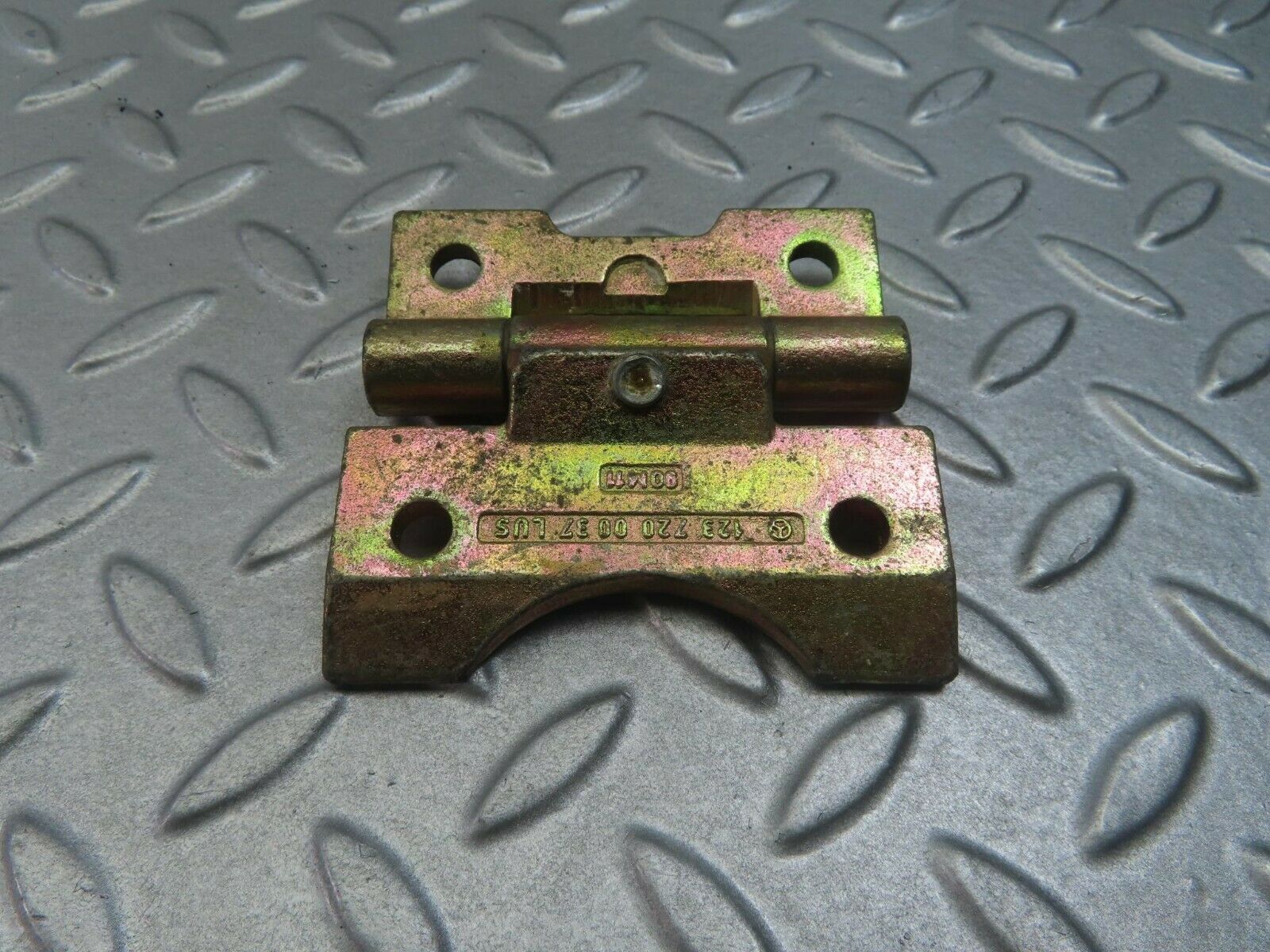 8262 Mercedes-Benz W123 Door Hinge 1237200037