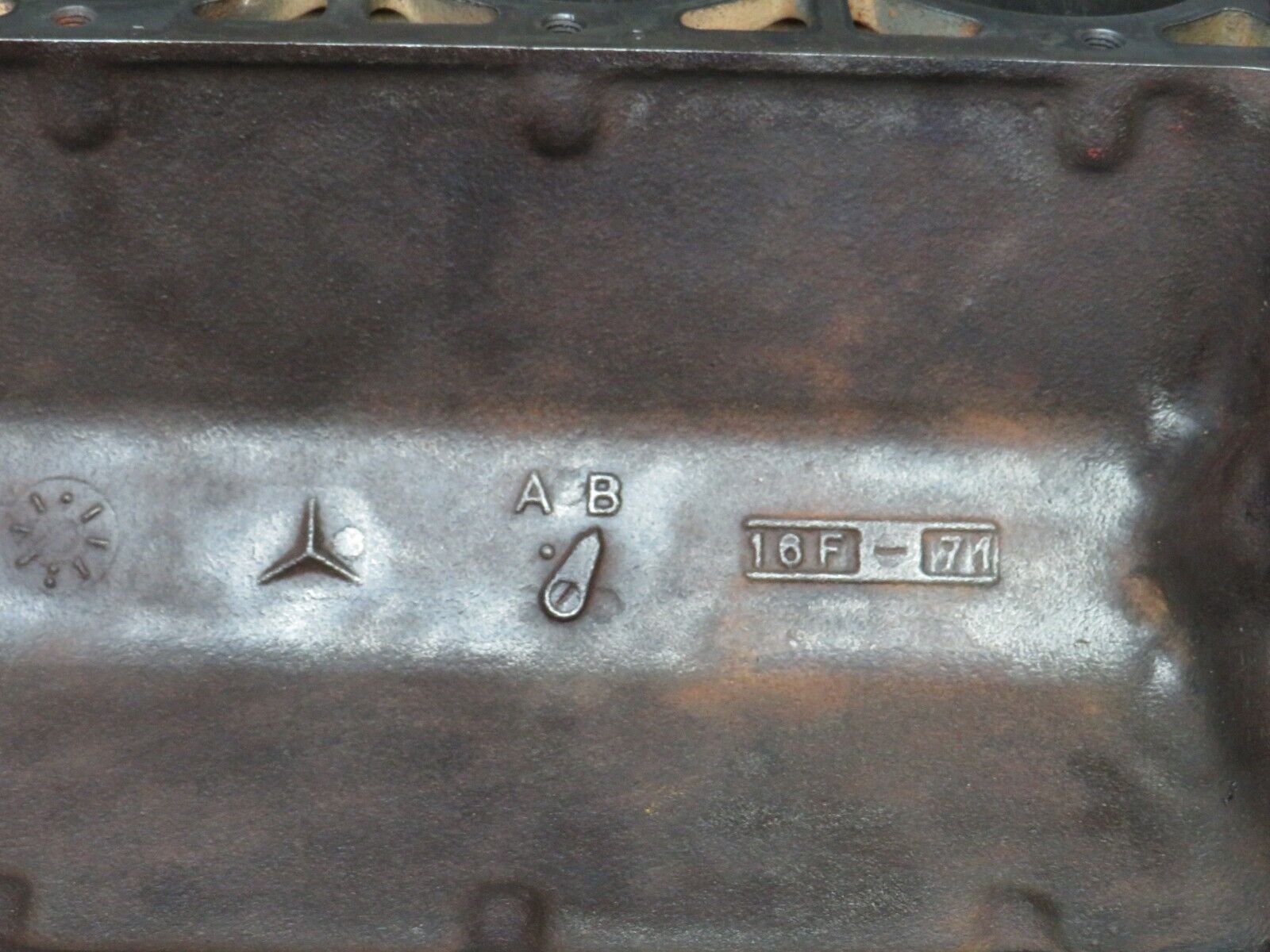 37675 Mercedes-Benz W109 300SE Engine Block M116.981 1160110601