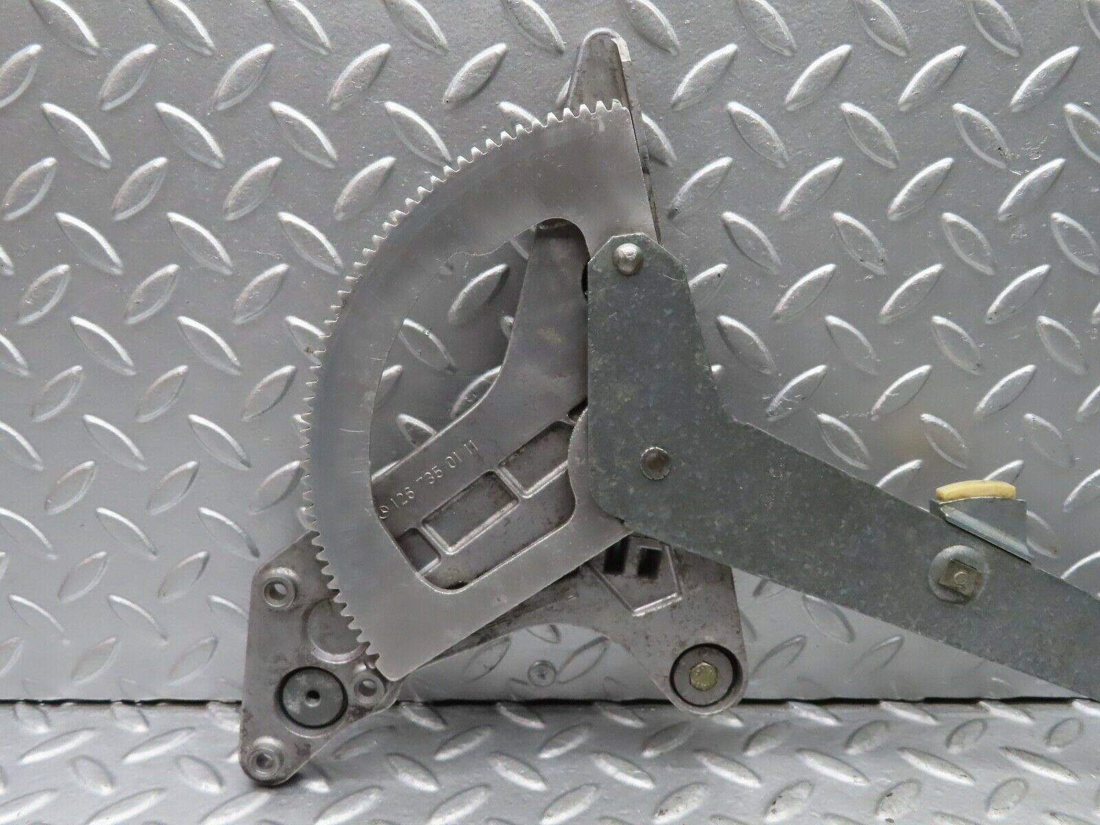 21437 Mercedes-Benz W126 300SE Rear Left Door Window Regulator 1267350111