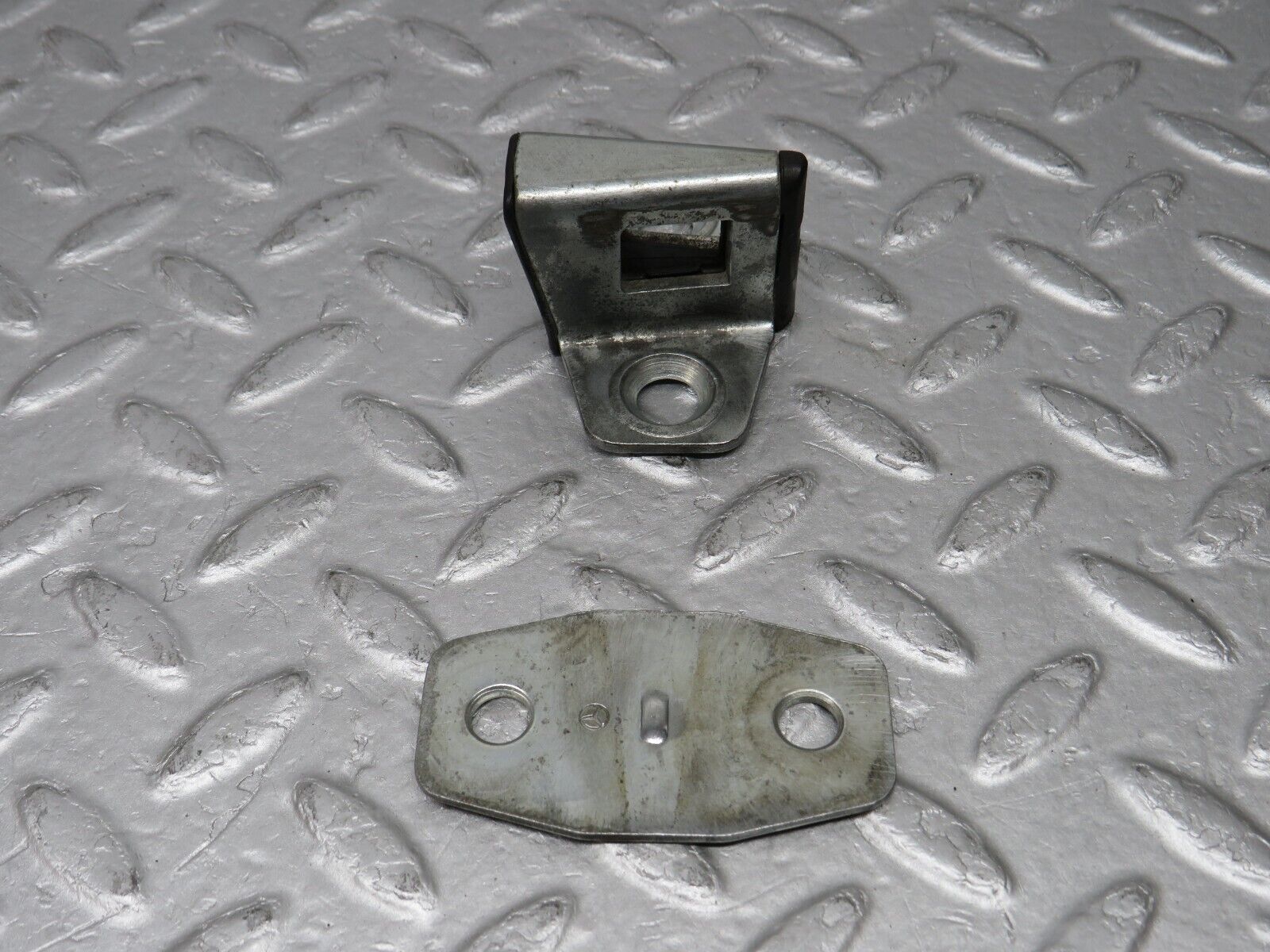 36611 Mercedes-Benz W201 190E 2.0L Door Lock Latch