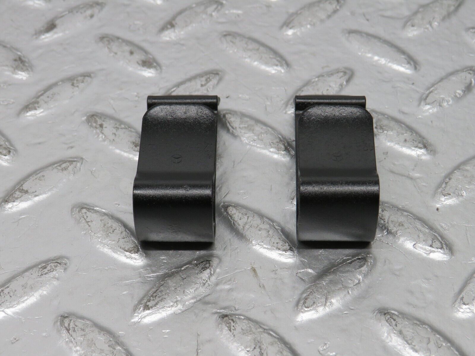 31116 Mercedes-Benz W123 200D Radiator Fan Shroud Cover Holder 1235040346