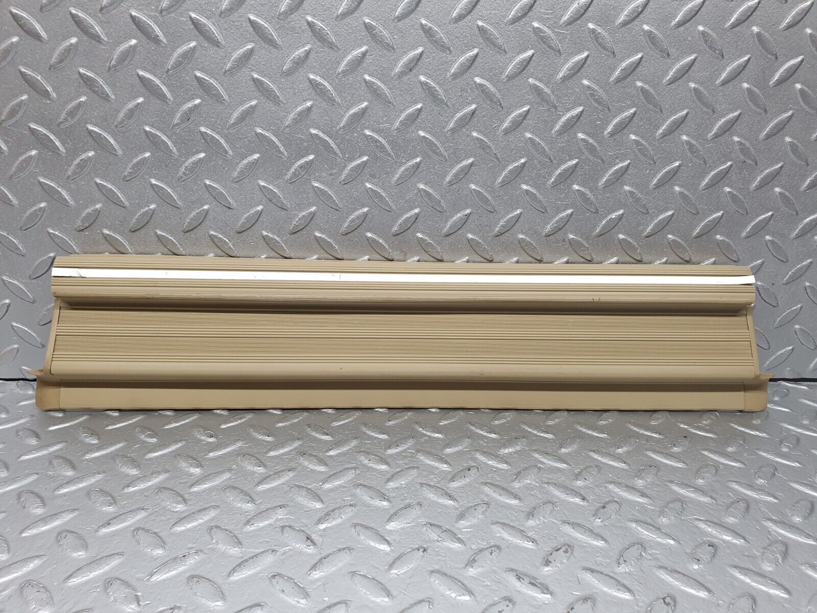 40909 Mercedes-Benz W126 300SE Rear Left Door Sill Trim Beige