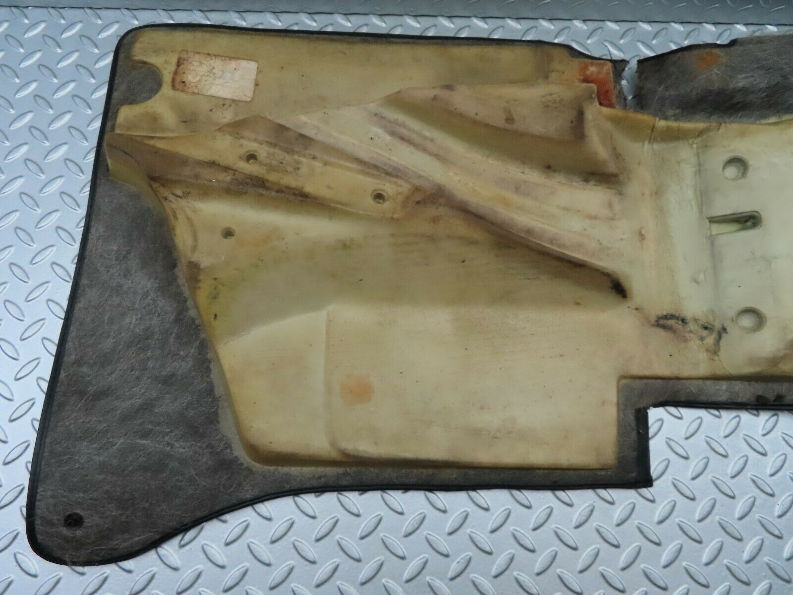 6660 Mercedes-Benz S124 E220 Wagon Front Right Driver Side Floor Carpet