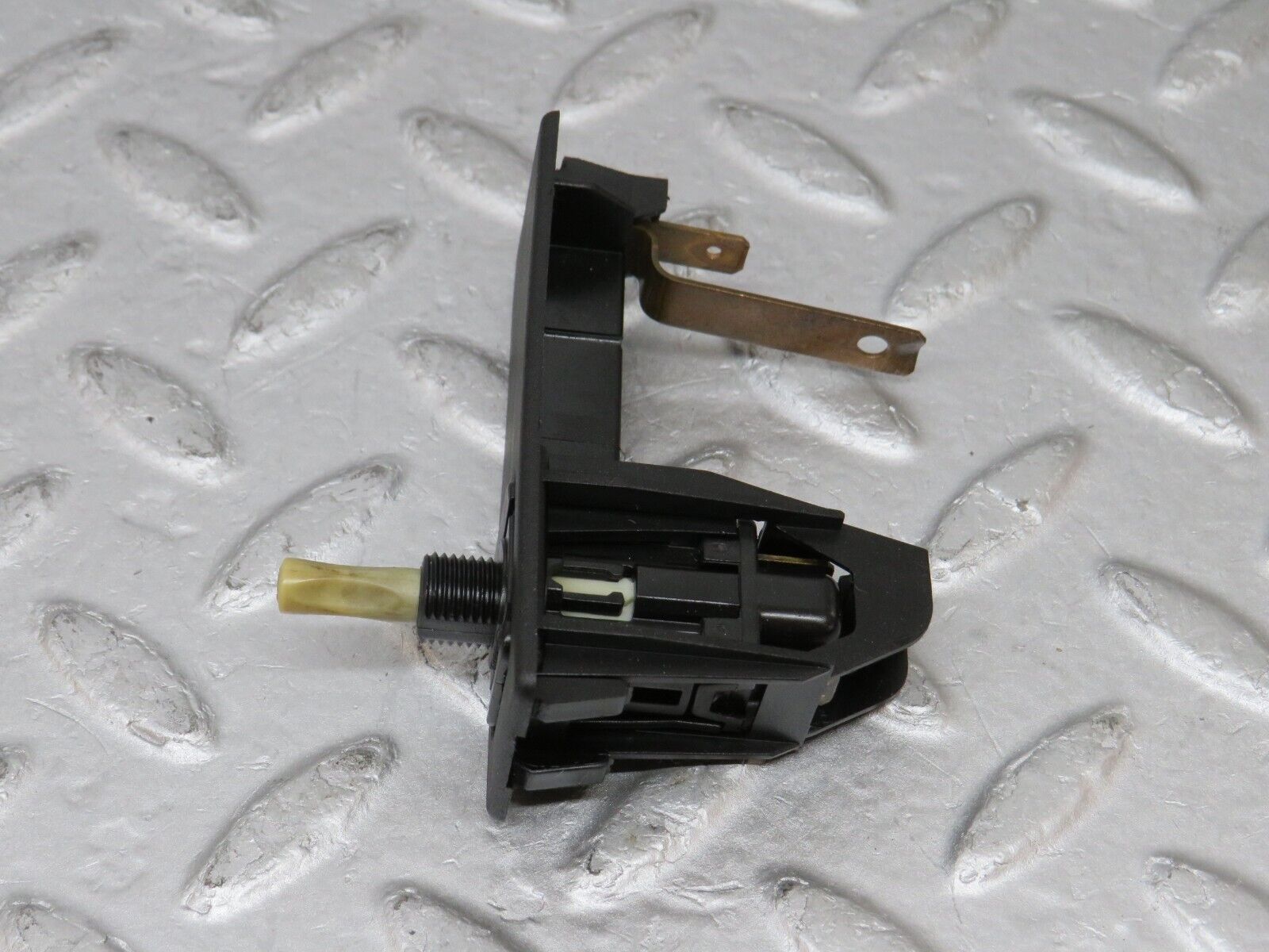 36054 Mercedes-Benz W126 420SE Trunk Boot Light Switch 2018201211