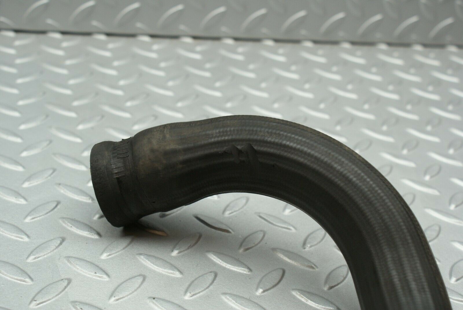 3223 Mercedes-Benz W115 220D Radiator Hose Lower Coolant Hose 1155011882
