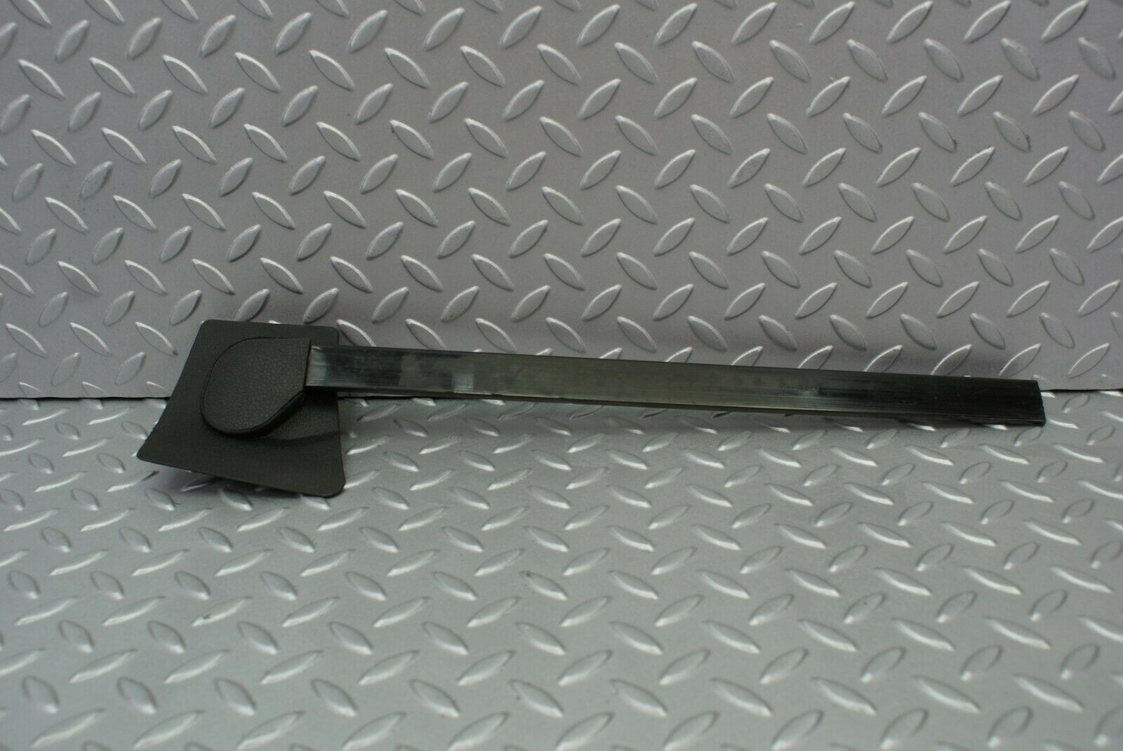 2466 Mercedes-Benz W123 280E Seat Belt Runner Right Side 1239191620