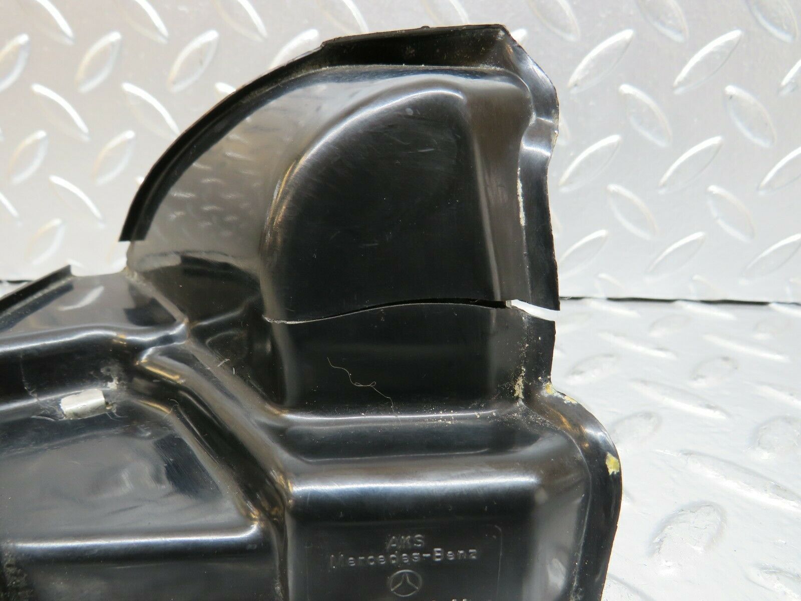 23952 Mercedes-Benz W123 280E Rear Right Door Lock Mechanism 1237330208