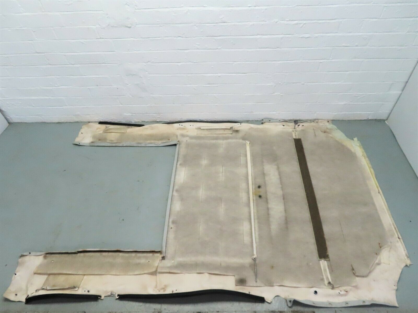 6720 Mercedes-Benz S124 E220 Wagon Roof Headlining