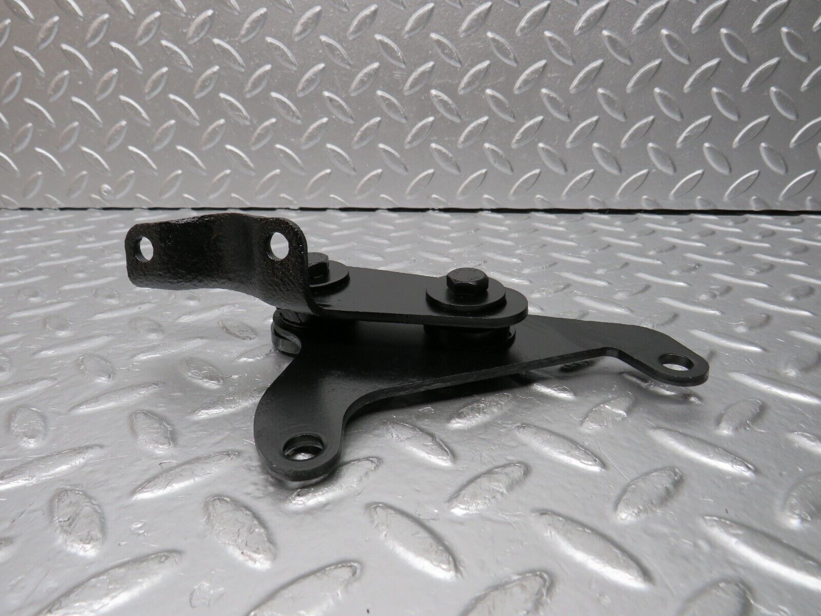 30923 Mercedes-Benz W201 190E 2.0L Cable Holder Bracket