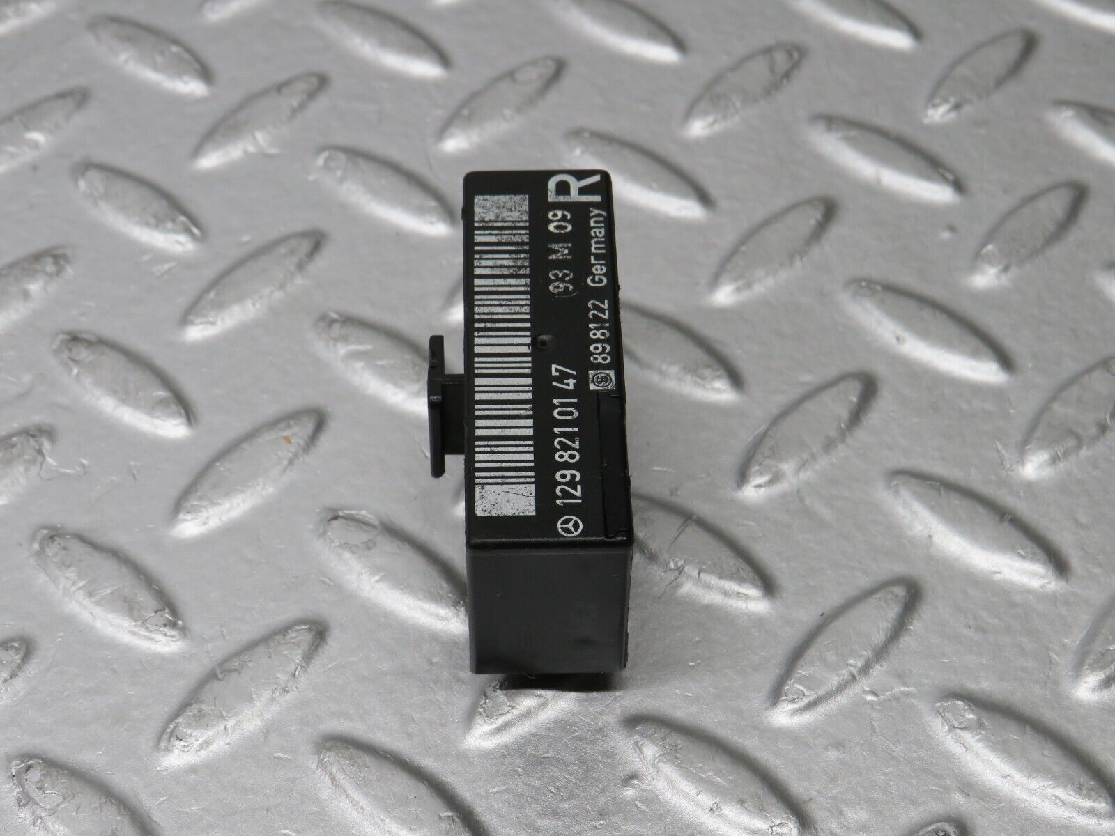 38396 Mercedes-Benz R129 280SL Coupe Right Seat Locking Relay 1298210147