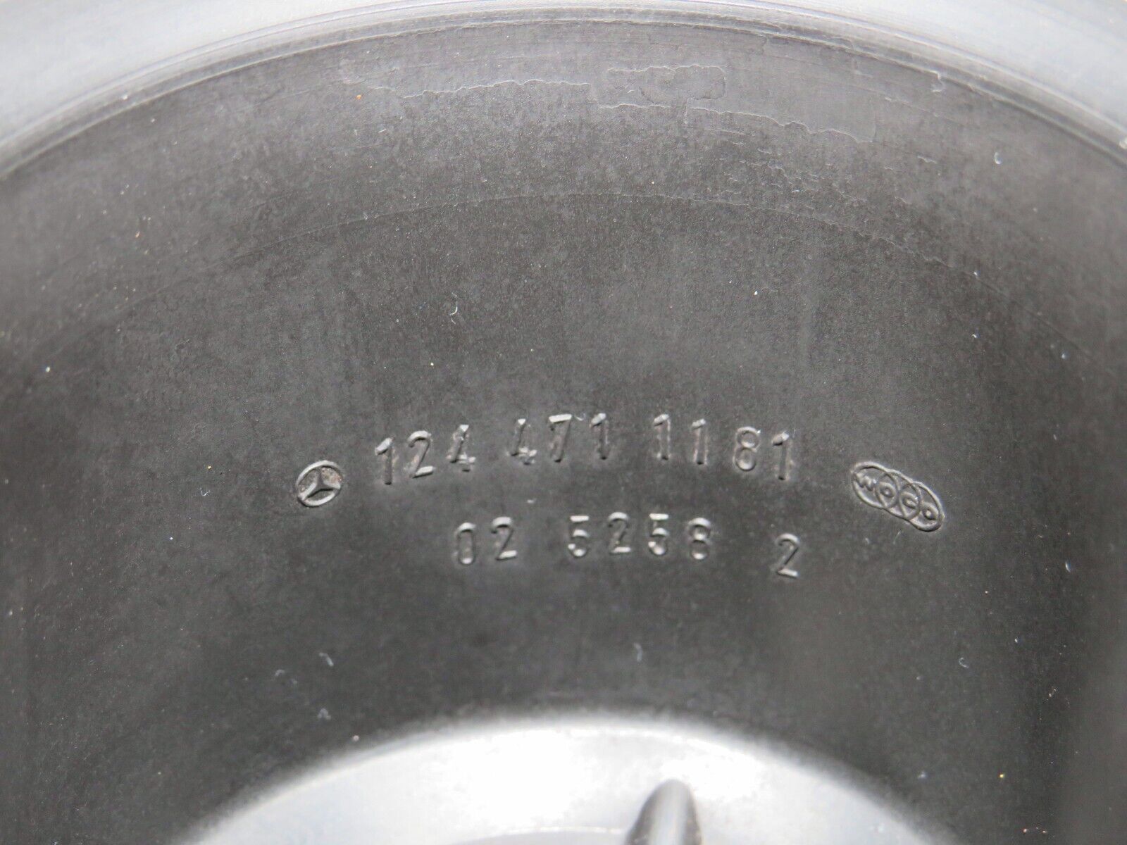 38125 Mercedes-Benz A124 320E Cabriolet Fuel Tank Rubber Seal 1244710481 1244711181