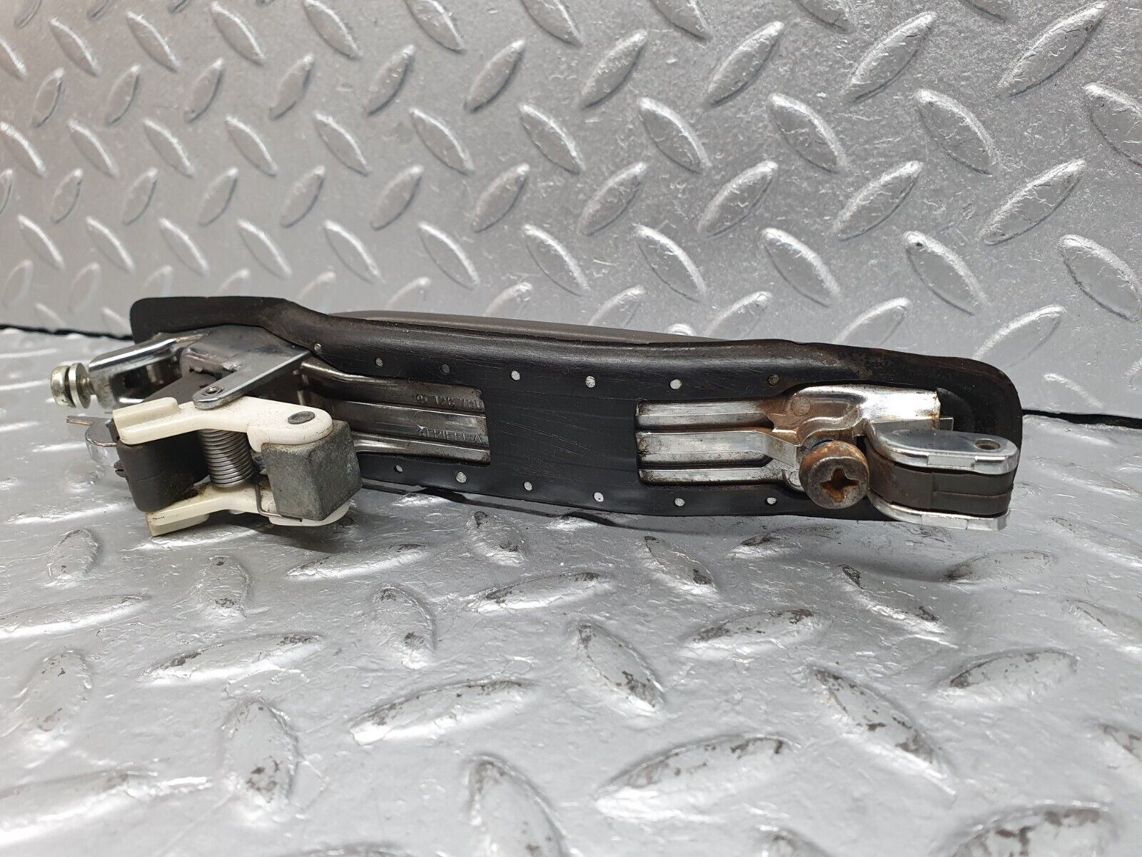 41082 Mercedes-Benz W126 300SE Rear Left Exterior Door Handle