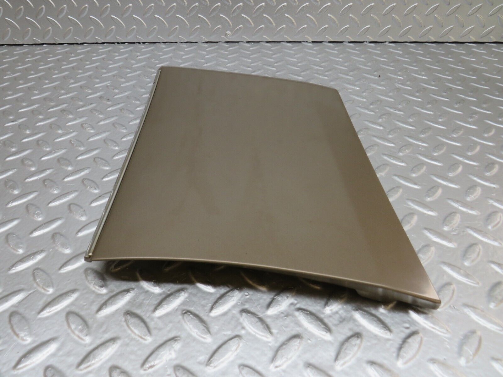 29256 Mercedes-Benz W124 230E Front Right Fender Wing Moulding Trim 1246901440