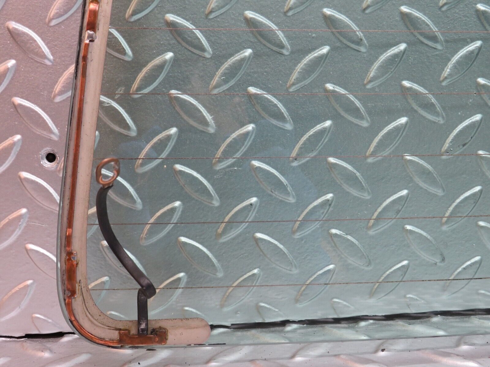 27677 Mercedes-Benz S124 300TE Wagon Tailgate Heated Windscreen