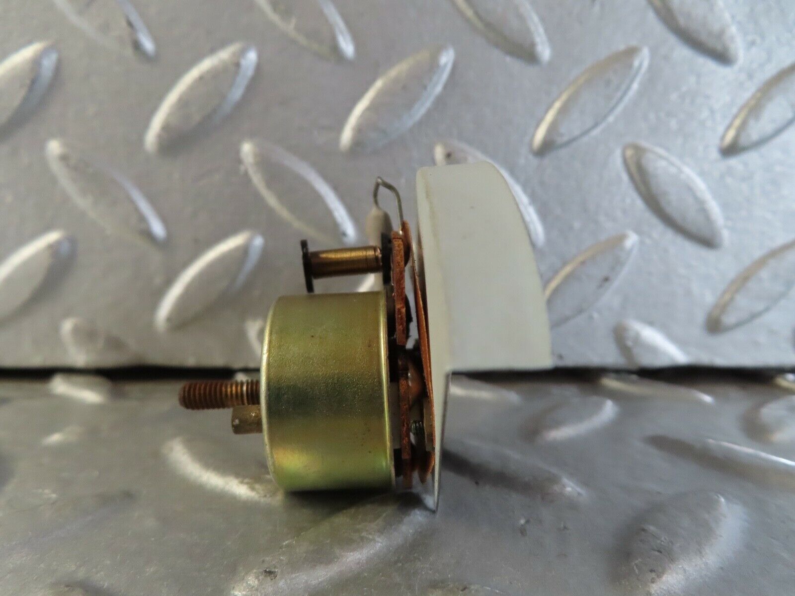 10642 Mercedes-Benz W115 Fuel Gauge