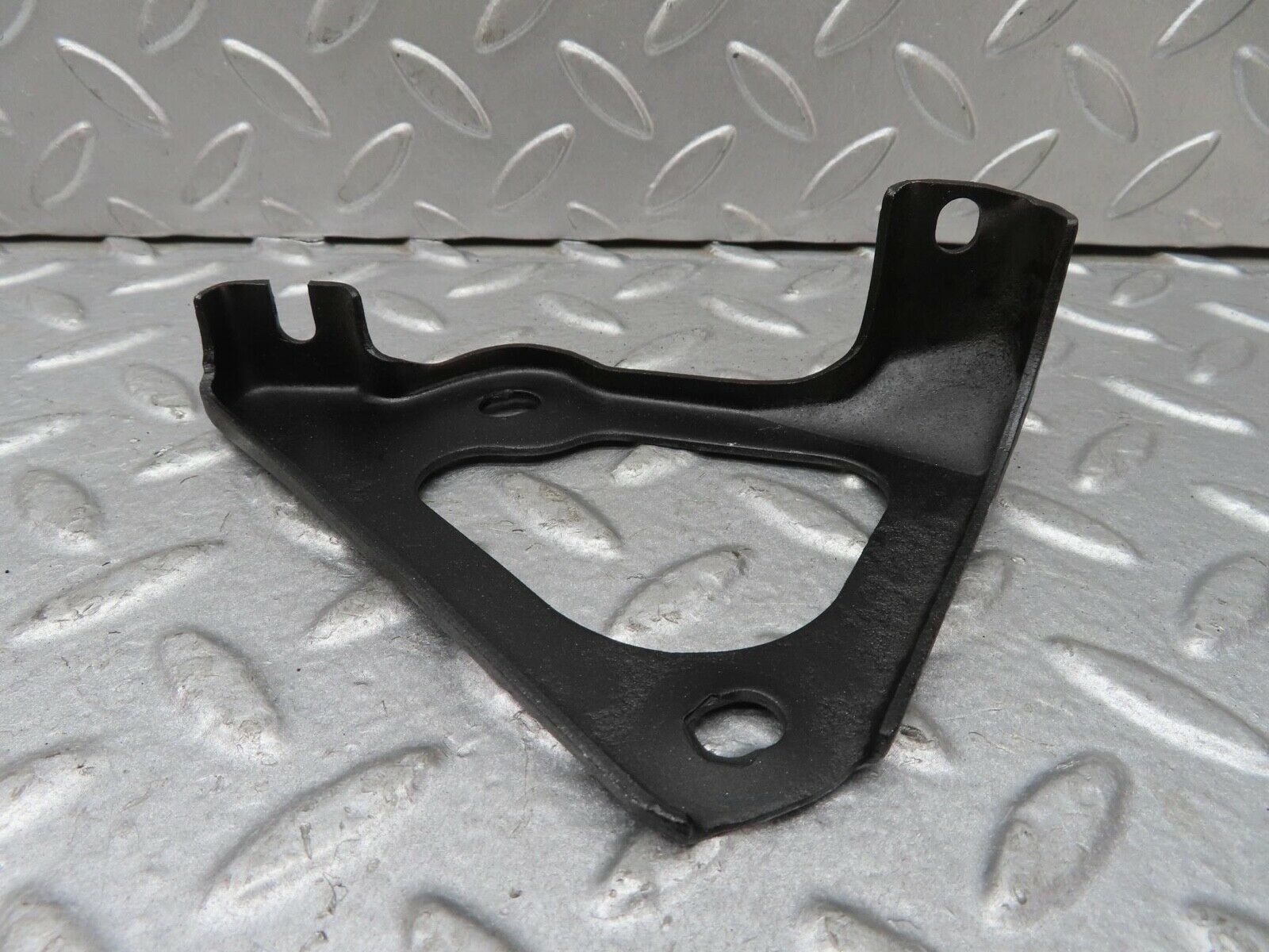 13630 Mercedes-Benz W123 200 Starter Motor Bracket