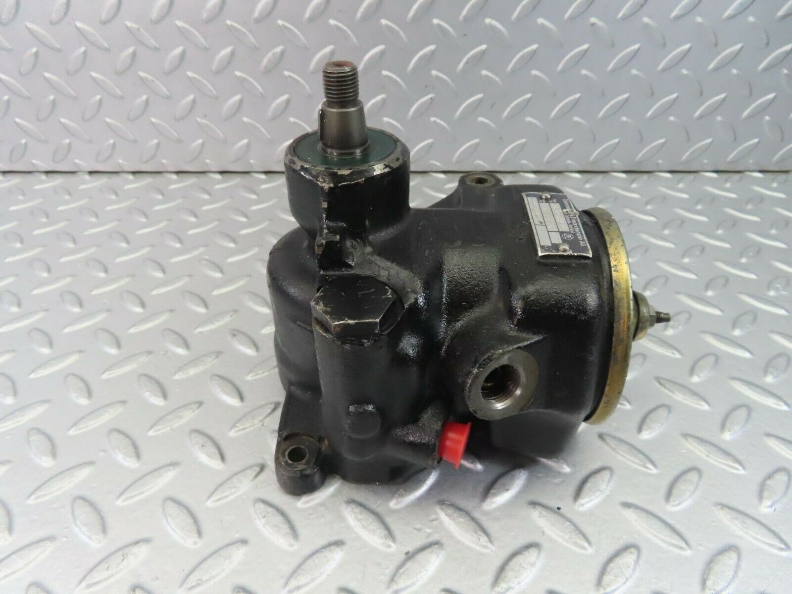 8910 Mercedes-Benz W116 Power Steering Pump 1164601780