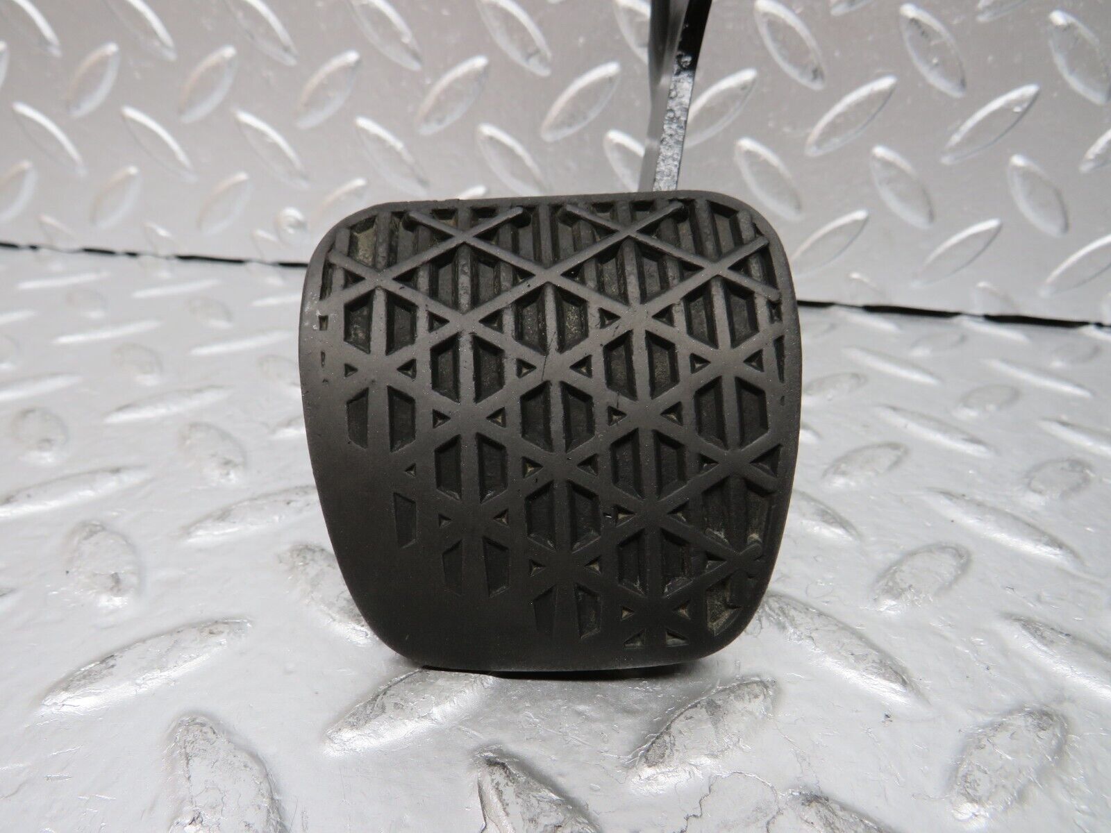 26835 Mercedes-Benz W123 240D Brake Pedal With Rubber 1102910182