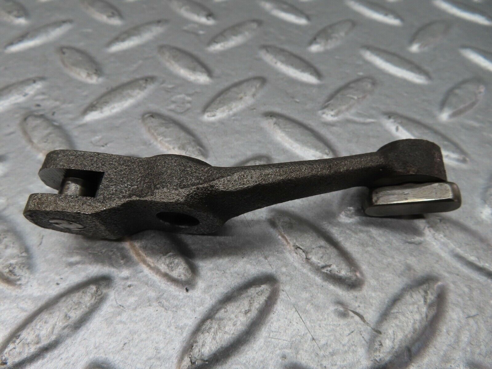 18534 Mercedes-Benz W111 Clutch Release Fork & Bearing Guide Sleeve 1112611418