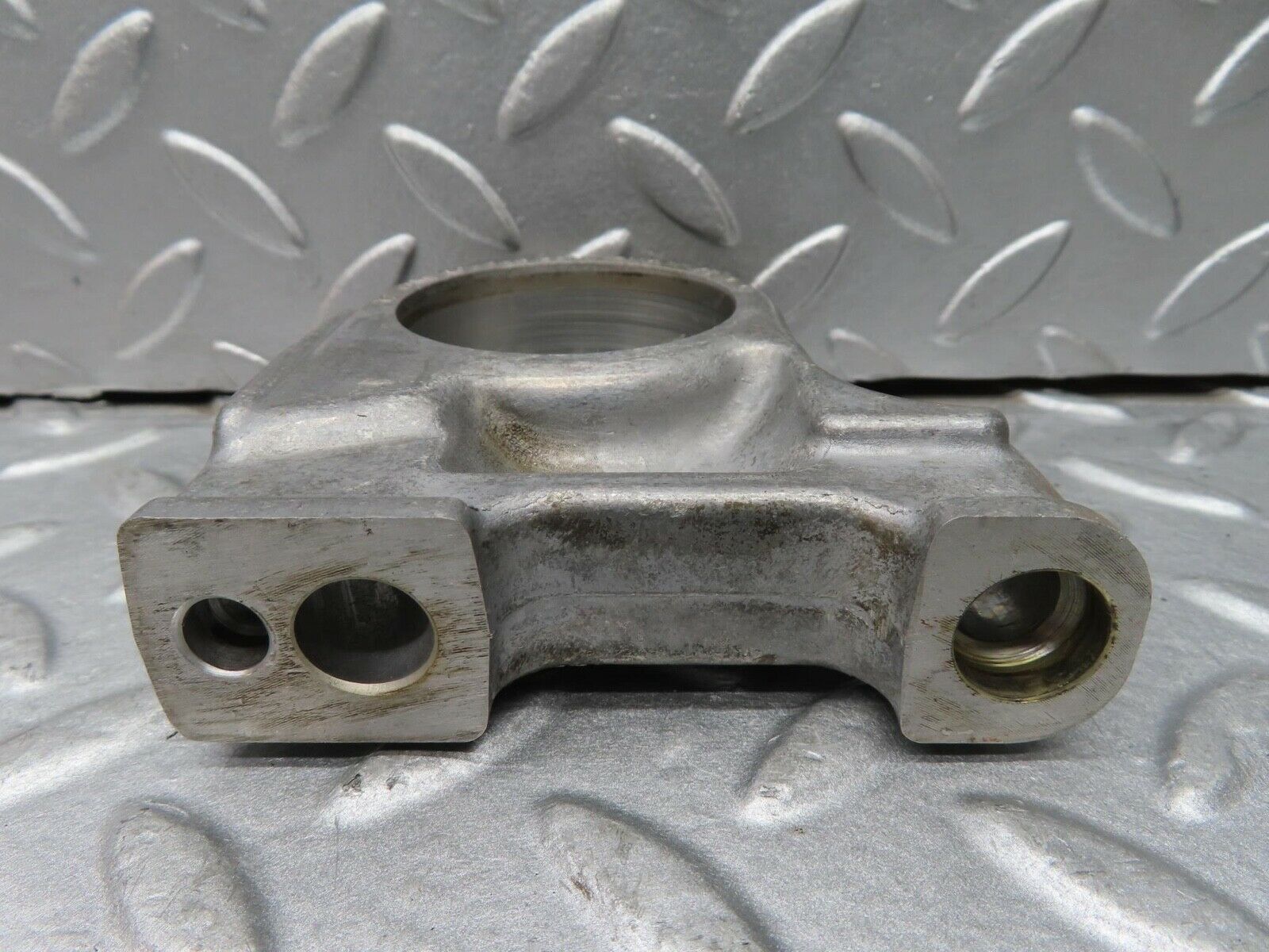 16717 Mercedes-Benz C107 380SLC Camshaft Tower Bearing 1160514612