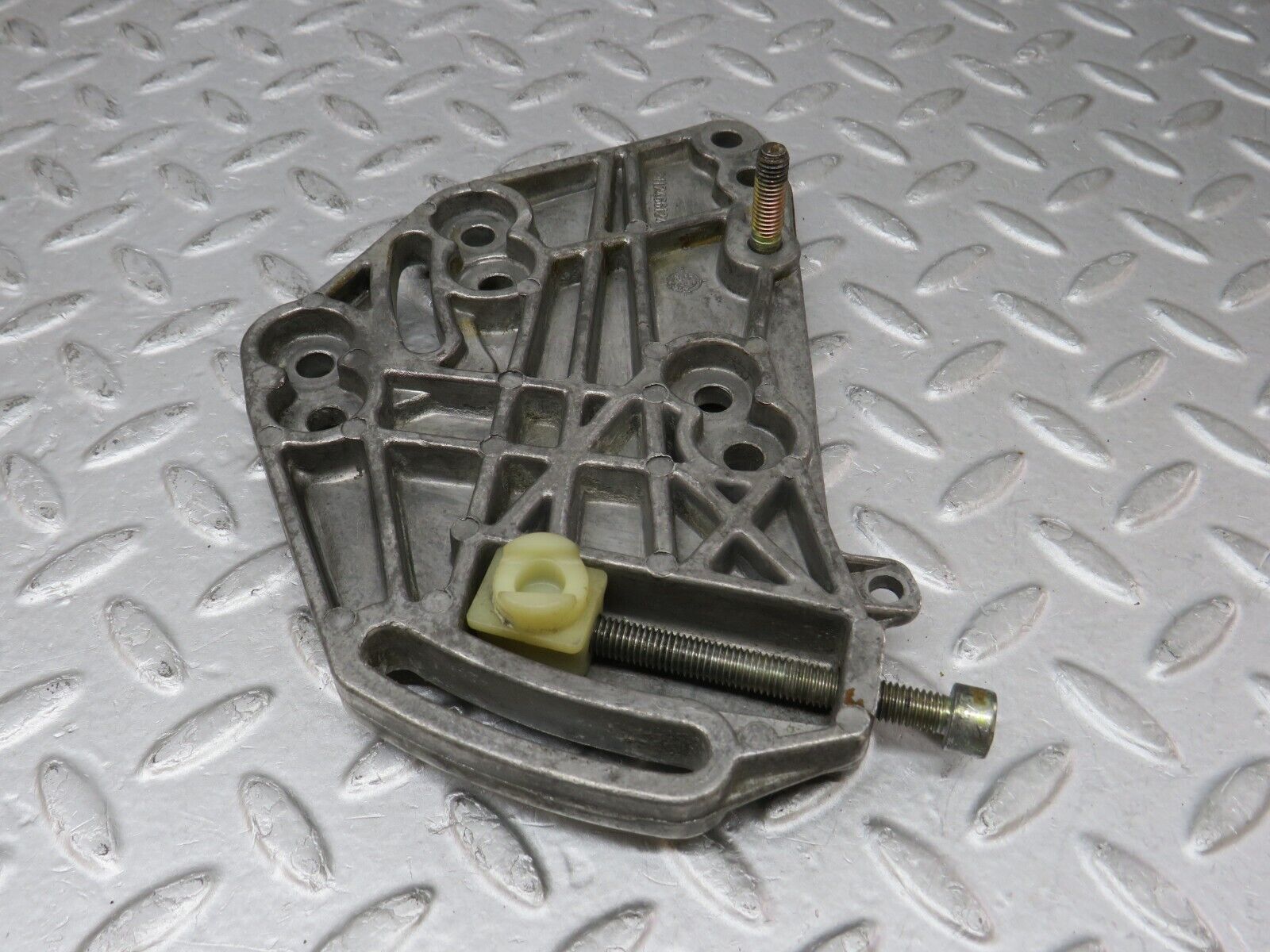 36259 Mercedes-Benz W126 420SE Power Steering Pump Tensioner Bracket 1174661241