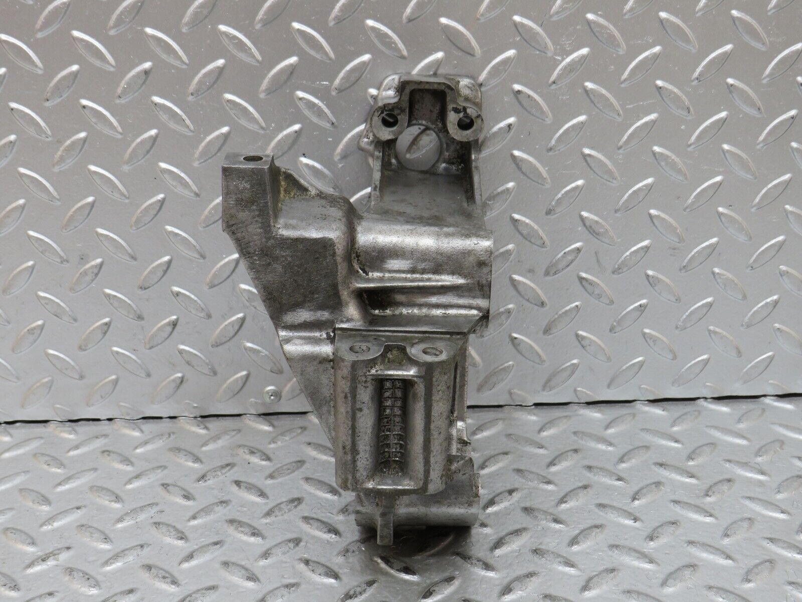 28429 Mercedes-Benz S123 240D Wagon Power Steering Pump Bracket 6172360330