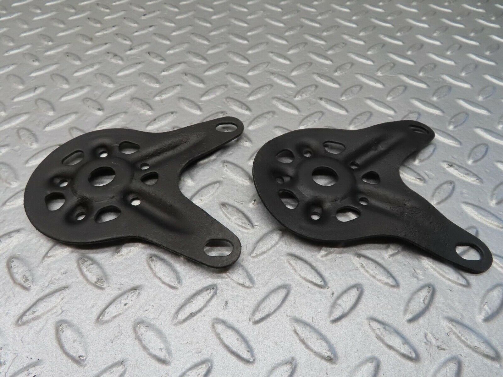 14283 Mercedes-Benz W116 350SE Rear Suspension Axle Mounting Bracket