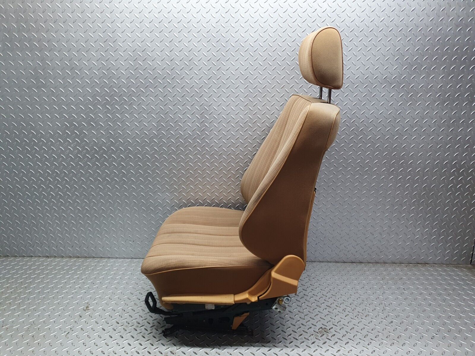 41374 Mercedes-Benz W124 200E Front Right Driver Side Seat Palomino 1249101050